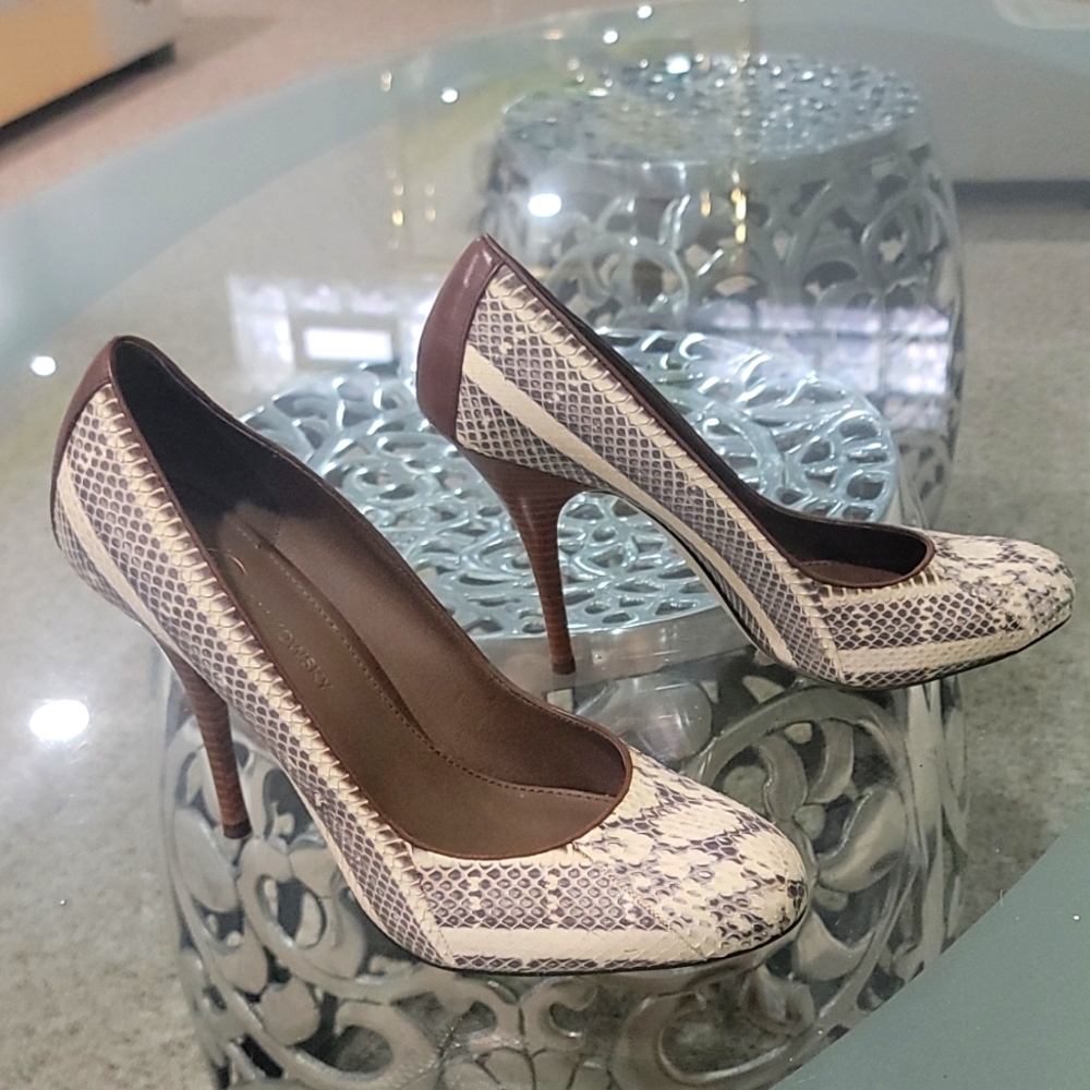 B Makowsky  snake heels size 10